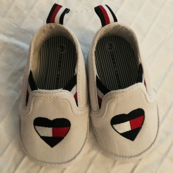Tommy Hilfiger baby heart shoes size 3 - Picture 1 of 5